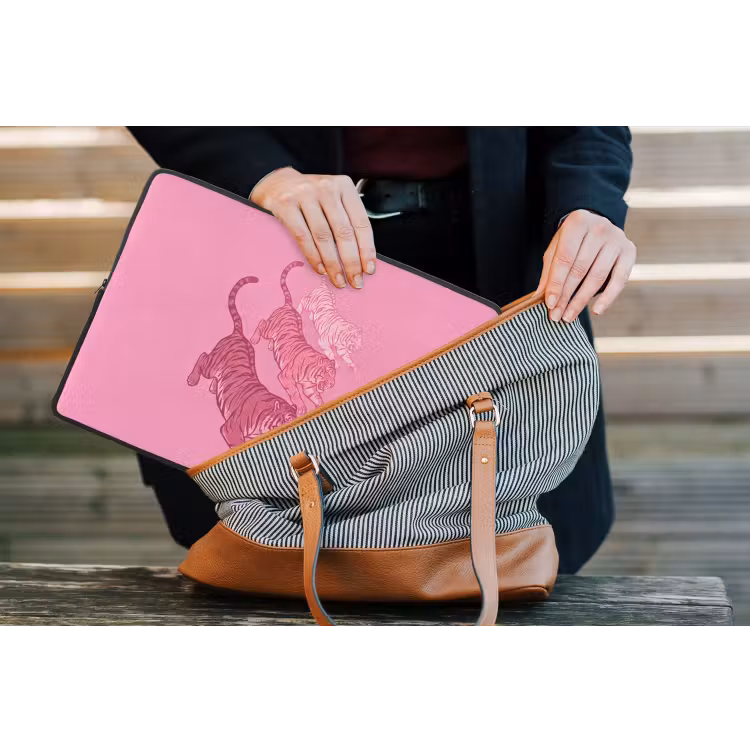 Kat - Springend - Dieren - Roze - Modern laptophoes neopreen klein -tas