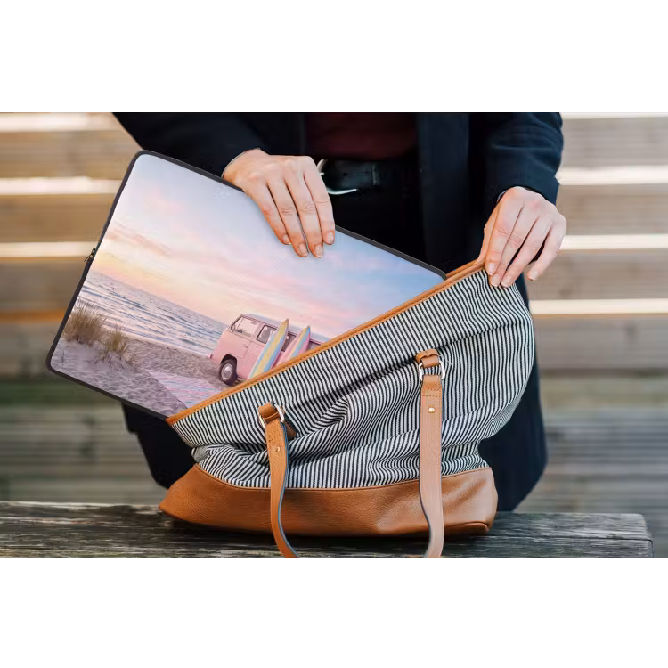 Busje - Strand - Surfplank - Zomer - Roze laptophoes neopreen klein -tas