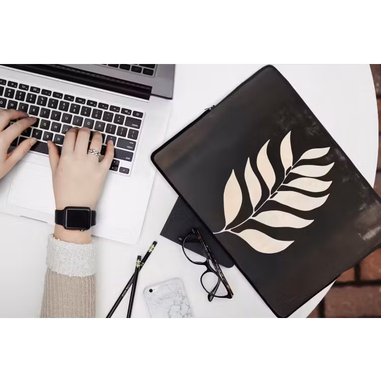 Blad - Wit - Minimalistisch laptophoes neopreen klein -bureau