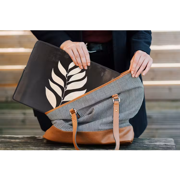 Blad - Wit - Minimalistisch laptophoes neopreen klein -tas