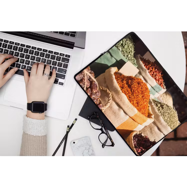 Laptop hülle - Kräuter – Markt – Farbenfroh - Kruiden - Markt - Kleurrijk laptophoes neopreen klein