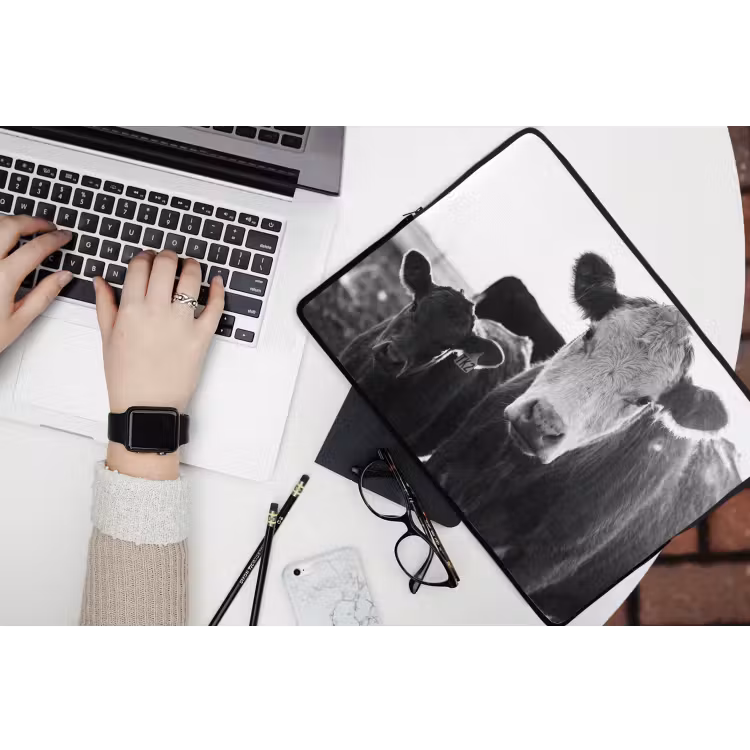 Koeien - Zwart - Wit laptophoes neopreen klein -bureau