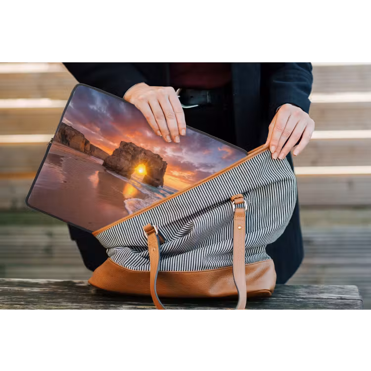 Kust - Rots - Zonsondergang - Zee - Natuur laptophoes neopreen klein -tas