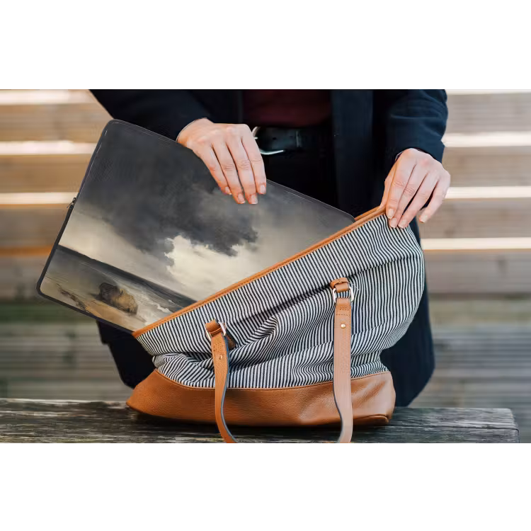 Kust - Golven - Rots - Storm laptophoes neopreen klein -tas