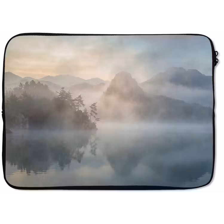 Landschap - Bergen - Mist - Water - Natuur laptophoes neopreen klein -zkaufland3dotto
