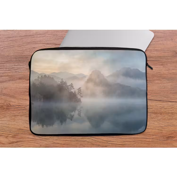 Landschap - Bergen - Mist - Water - Natuur laptophoes neopreen klein -tafel