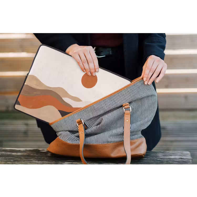 Landschap - Heuvels - Zon - Abstract - Oranje laptophoes neopreen klein -tas