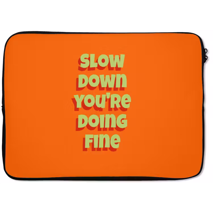 Slow down you're doing fine - Oranje - Simple laptophoes neopreen klein -zkaufland3dotto