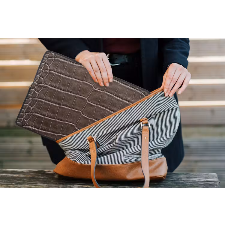 Leer - Krokodil - Mat laptophoes neopreen klein -tas
