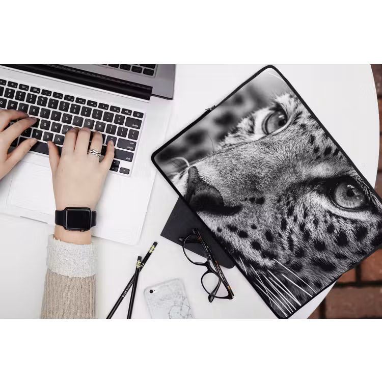 Luipaard - Zwart - Wit - Oog laptophoes neopreen klein -bureau