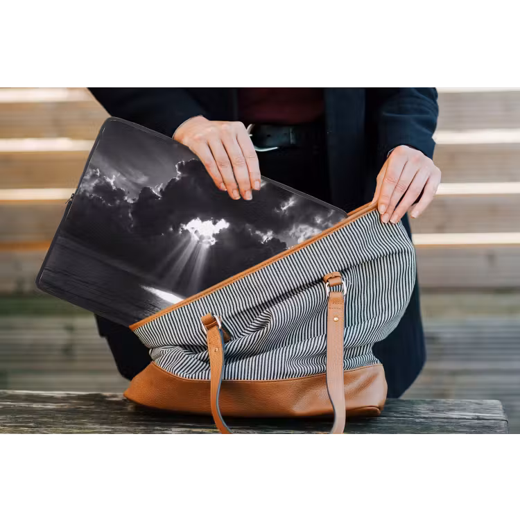Licht - Wolken - Zee - Zwart-wit - Natuur laptophoes neopreen klein -tas