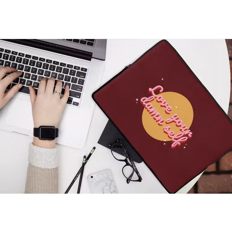 love your damn self - Cirkel - Glitter - Rood laptophoes neopreen klein -bureau