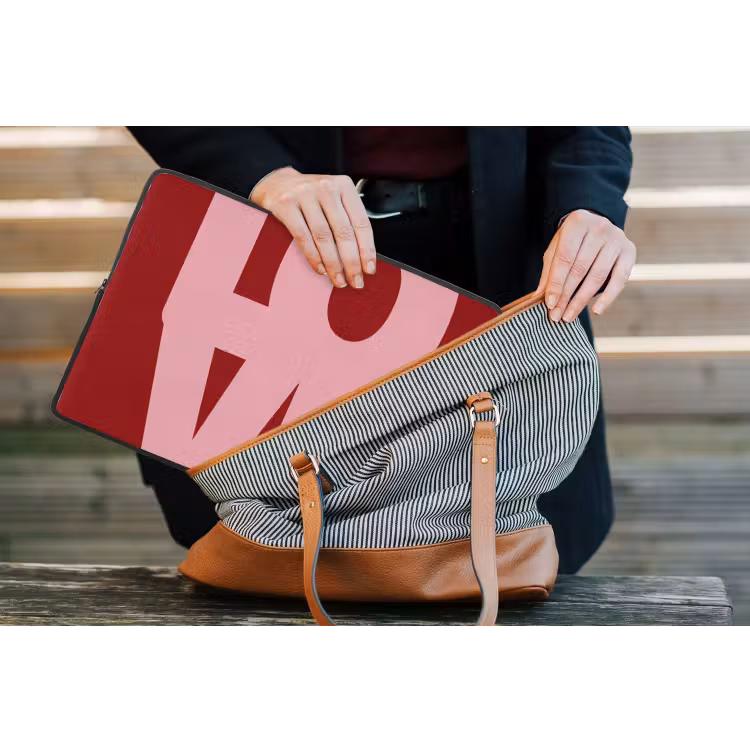 Love - Rood - Blokletters laptophoes neopreen klein -tas