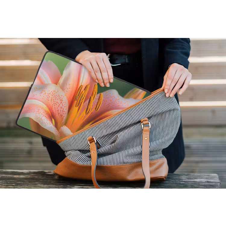 Lelie - Close up - Lichtroze laptophoes neopreen klein -tas