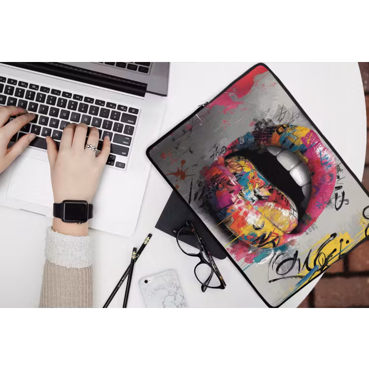 Lippen - Graffiti - Expressief laptophoes neopreen klein -bureau