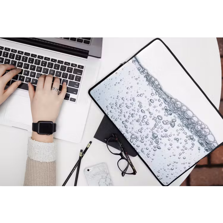 Luchtbellen - Water - Dynamisch laptophoes neopreen klein -bureau