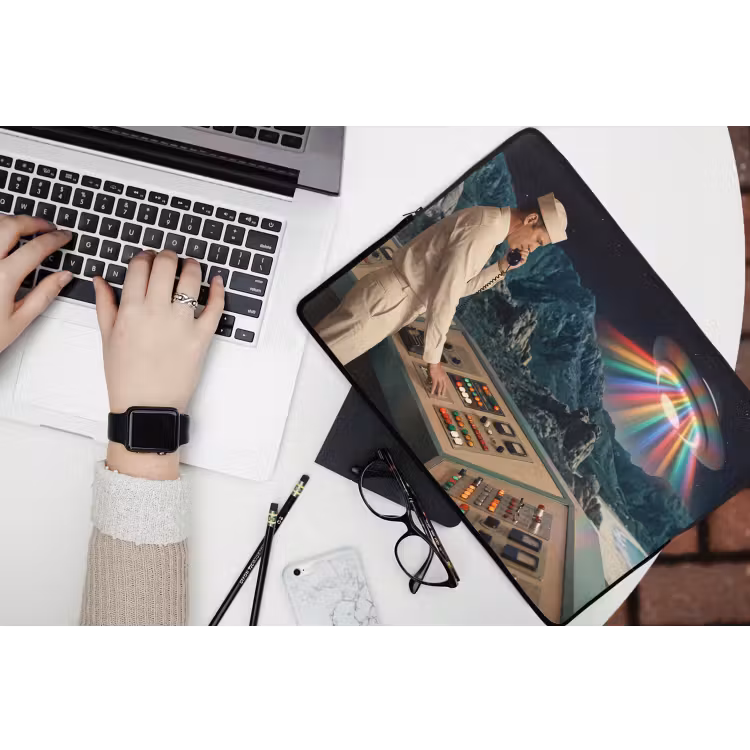 Laptop hülle - Mann – Kontrollraum – Strand - Man - Controlekamer - Strand laptophoes neopreen klein