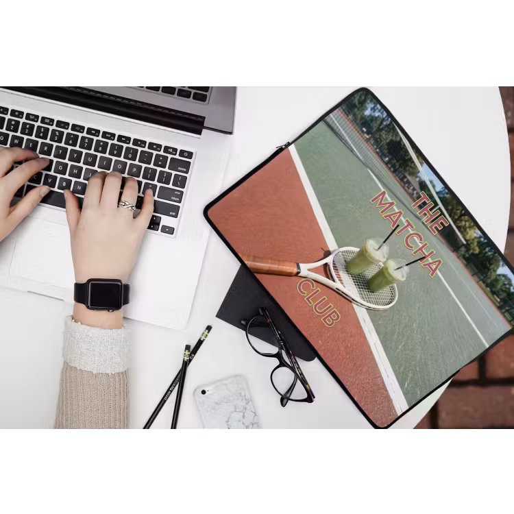 Matcha Club - Tennis - Matcha laptophoes neopreen klein -bureau