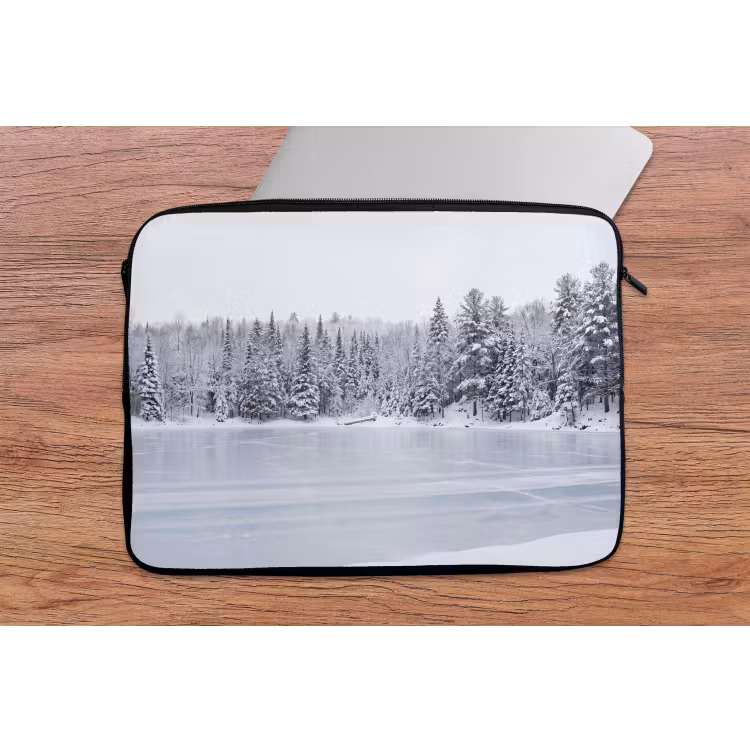 Meer - Dennen - IJs - Winter - Rustgevend laptophoes neopreen klein -tafel