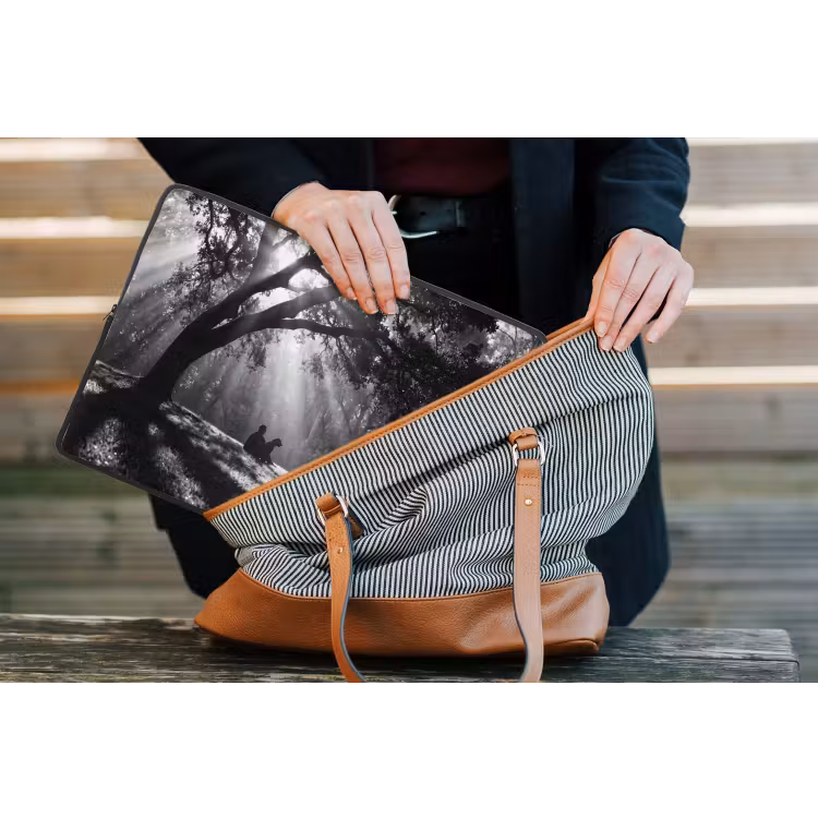 Mens - Hond - Natuur - Zwart-wit - Silhouet laptophoes neopreen klein -tas