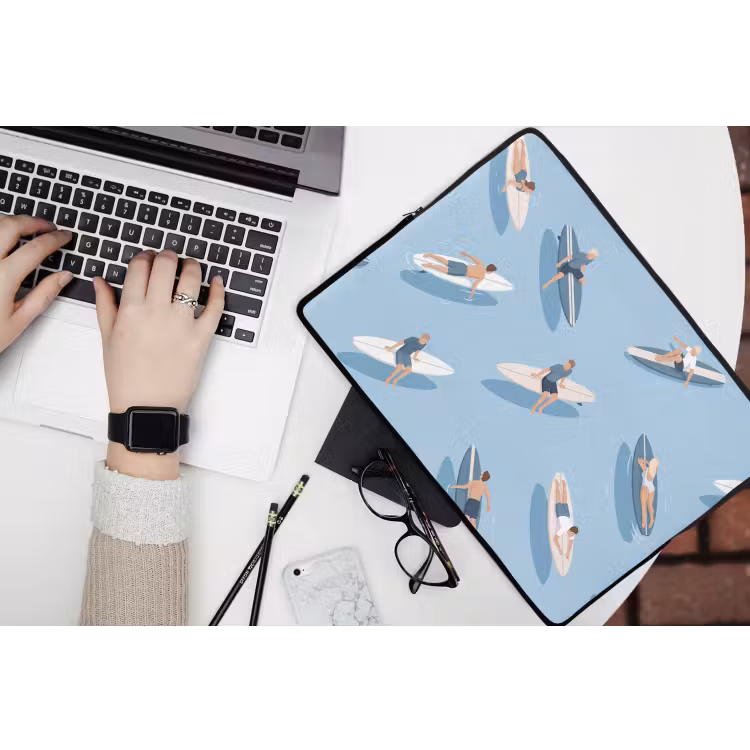 Mensen - Surfen - Water - Zomer - Illustratie laptophoes neopreen klein -bureau