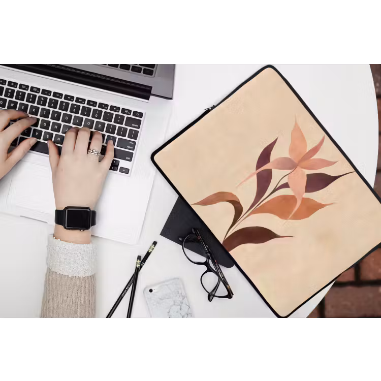 Minimalistisch - Bloem - Bladeren - Beige laptophoes neopreen klein -bureau