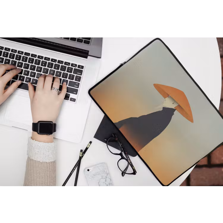 Minimalistisch - Silhouet - Oranje laptophoes neopreen klein -bureau