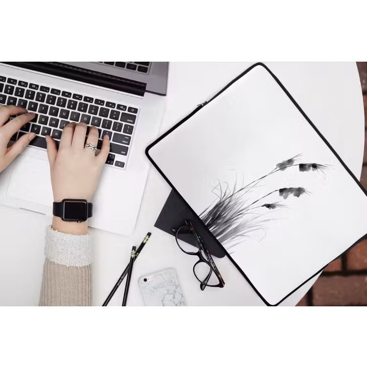 Minimalistisch - Stelen - Wit laptophoes neopreen klein -bureau