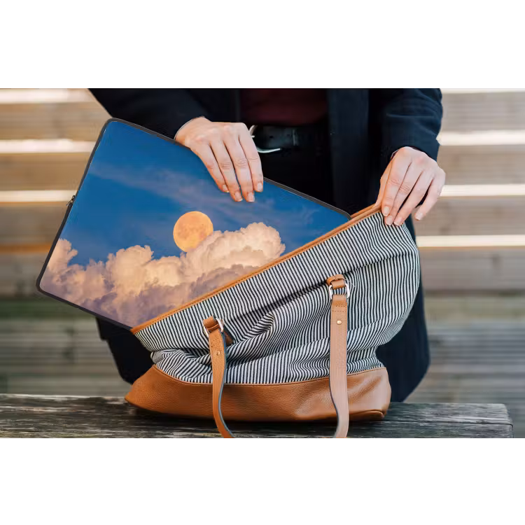 Maan - Wolken - Natuur - Oranje laptophoes neopreen klein -tas