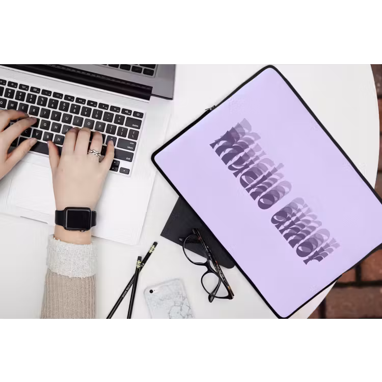 Mucho amor - Paars - Gelaagde letters laptophoes neopreen klein -bureau