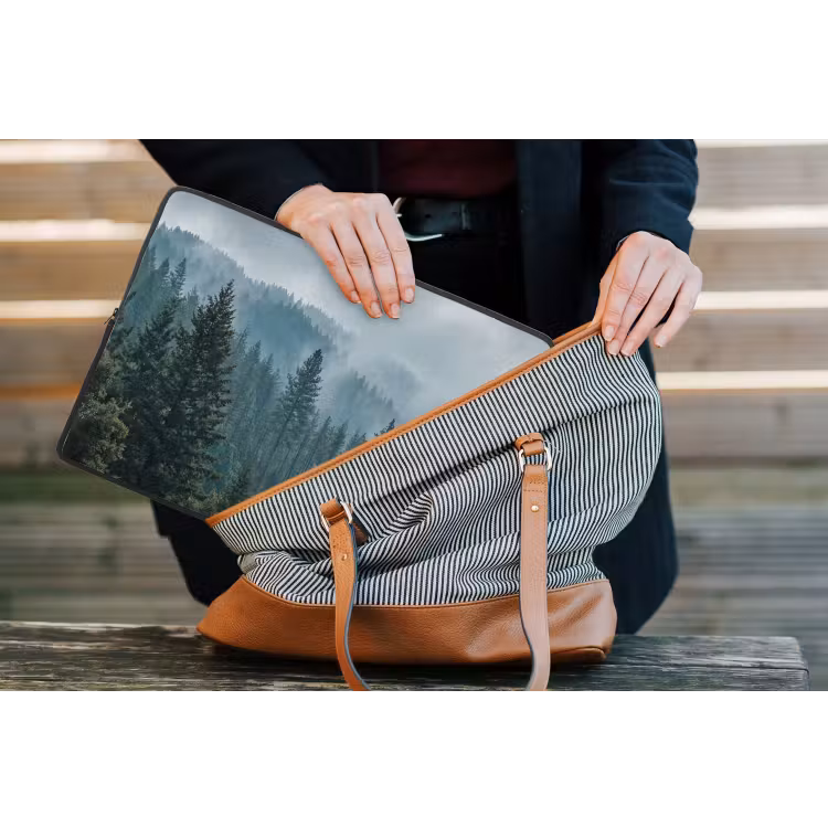 Naaldwoud - Bergen - Mist laptophoes neopreen klein -tas