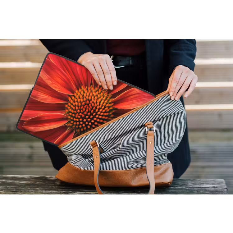 Close up - Bloem- Rood laptophoes neopreen klein -tas