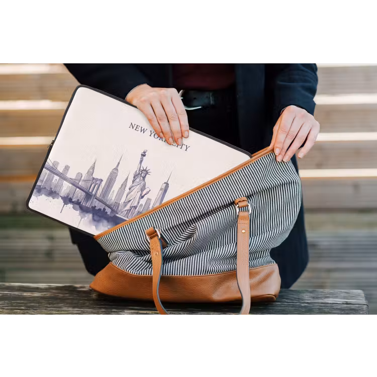 New York - Vrijheidsbeeld - Skyline - Illustratie - Blauw laptophoes neopreen klein -tas
