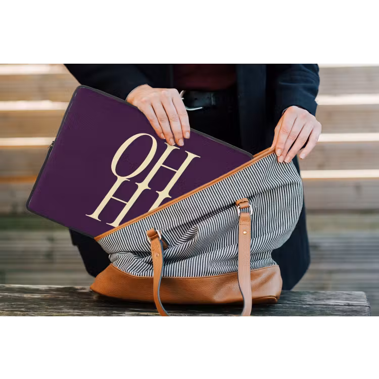 Oh hi - Paars - Minimalistisch laptophoes neopreen klein -tas