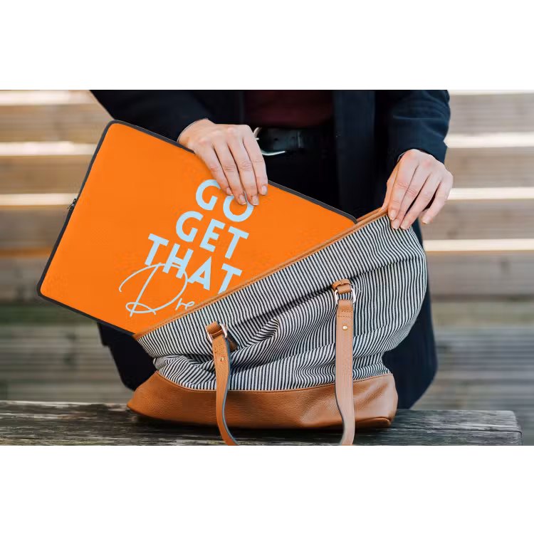 Oranje - Blauw - Go get that dream laptophoes neopreen klein -tas
