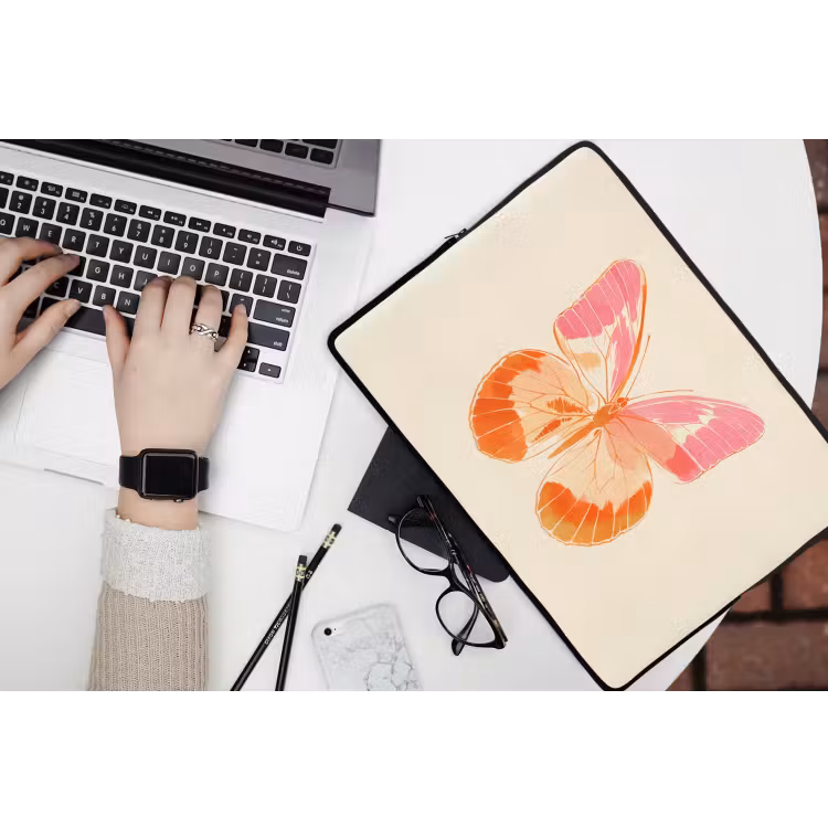 Oranje - Vlinder - Minimalistisch laptophoes neopreen klein -bureau