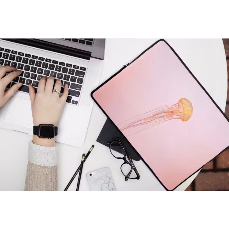 Sierlijk - Kwal - Roze laptophoes neopreen klein -bureau