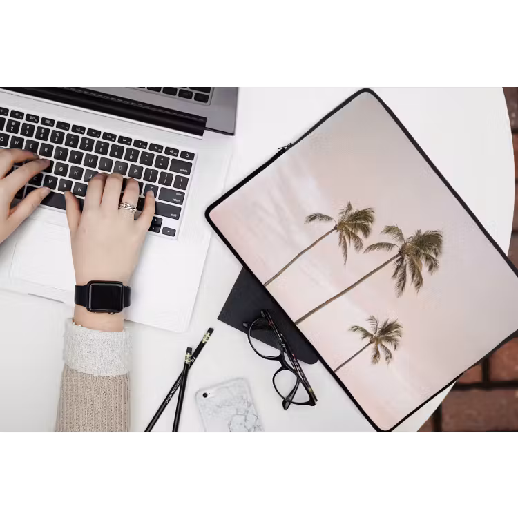 Palmbomen - Zonsondergang - Roze laptophoes neopreen klein -bureau
