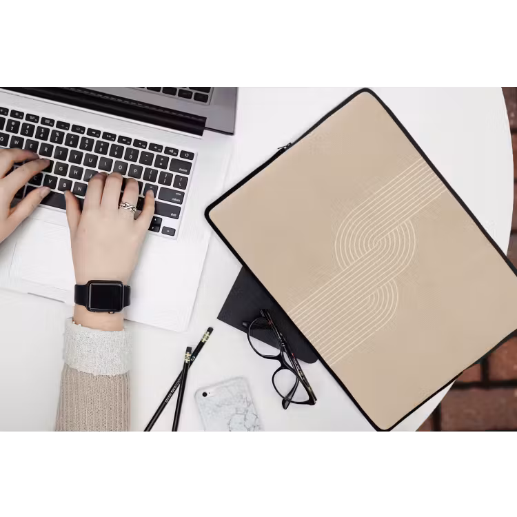 Parallelle lijnen - Lichte textuur - Beige laptophoes neopreen klein -bureau