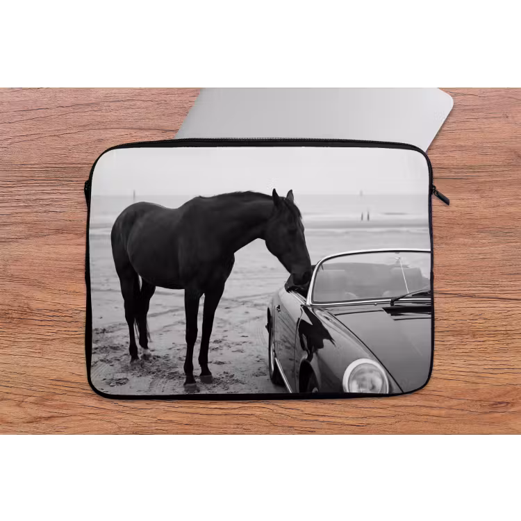 Paard - Auto - Zwart - Wit laptophoes neopreen klein -tafel