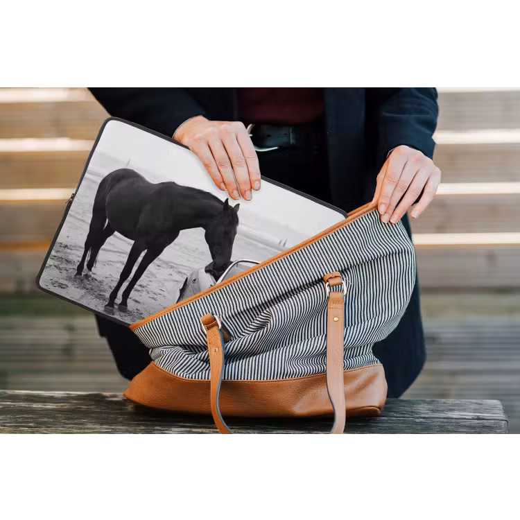 Paard - Auto - Zwart - Wit laptophoes neopreen klein -tas