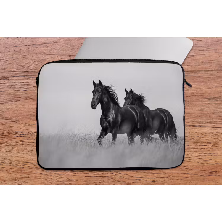 Paarden - Gras - Zwart - Wit laptophoes neopreen klein -tafel