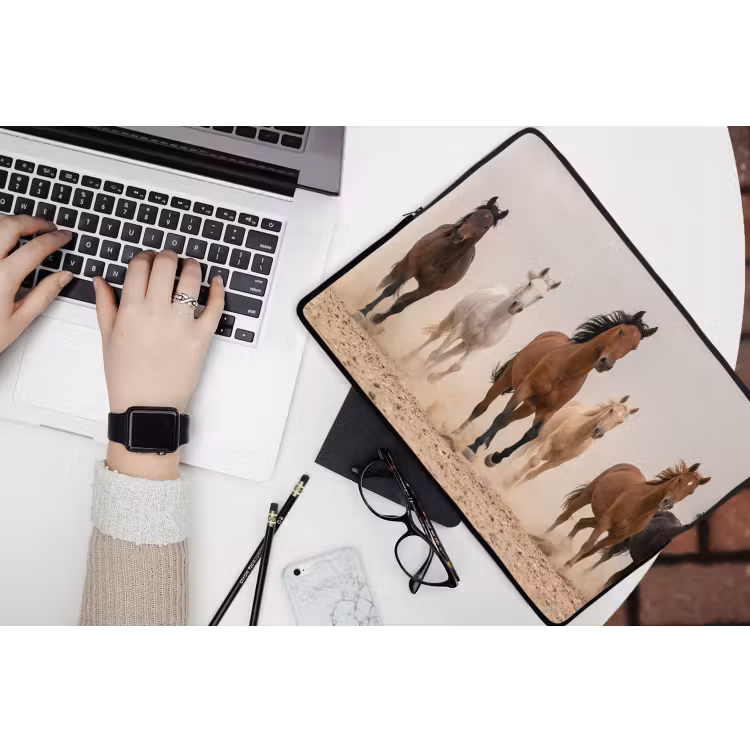 Kudde paarden - Stofwolk - Bruin - Zwart laptophoes neopreen klein -bureau