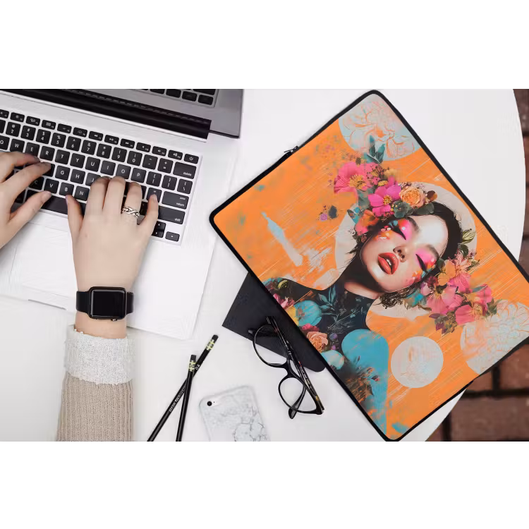 Portret - Vrouw - Abstract - Bloemen laptophoes neopreen klein -bureau