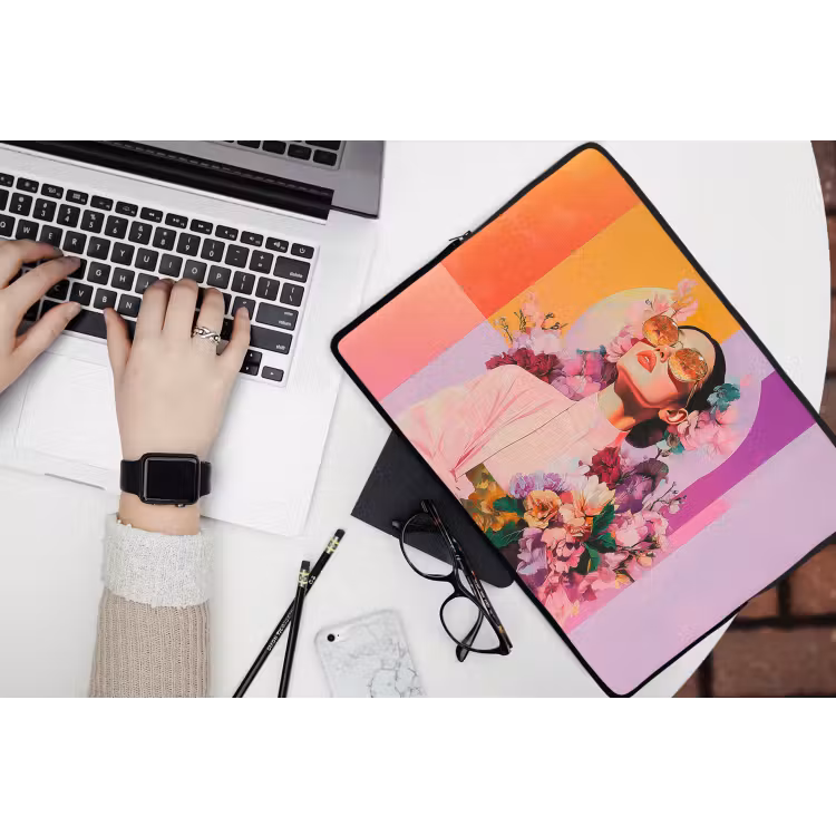 Portret - Vrouw - Abstract - Bloemen laptophoes neopreen klein -bureau