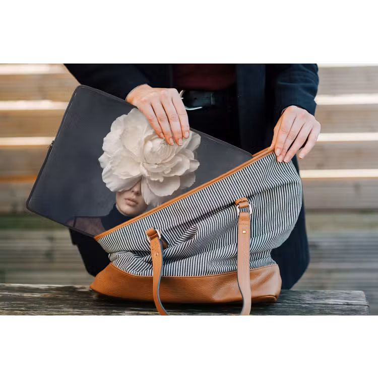 Portret - Mysterieus - Wit laptophoes neopreen klein -tas