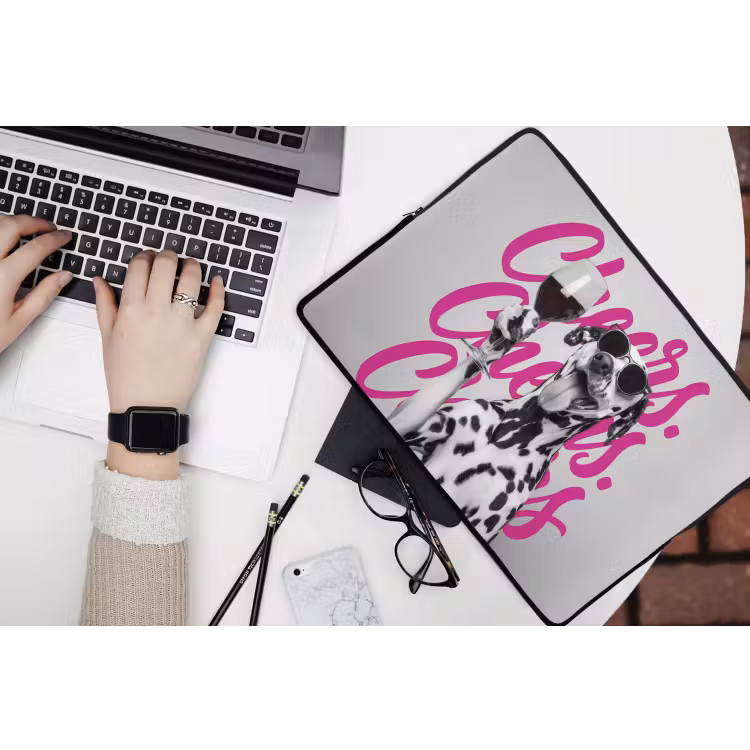 Cheers - Hond - Roze - Wijn laptophoes neopreen klein -bureau