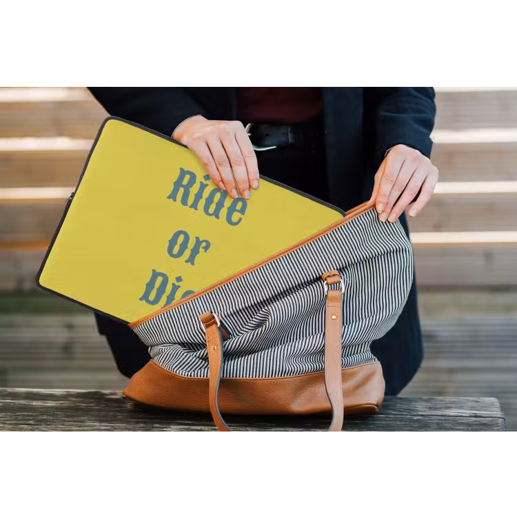 Ride or die - Geel - Blauw laptophoes neopreen klein -tas