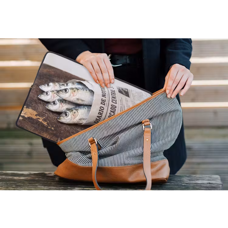 Laptop hülle - Sardine – Zeitung – Schneidebrett - Sardientje - krant - snijplank laptophoes neopreen klein
