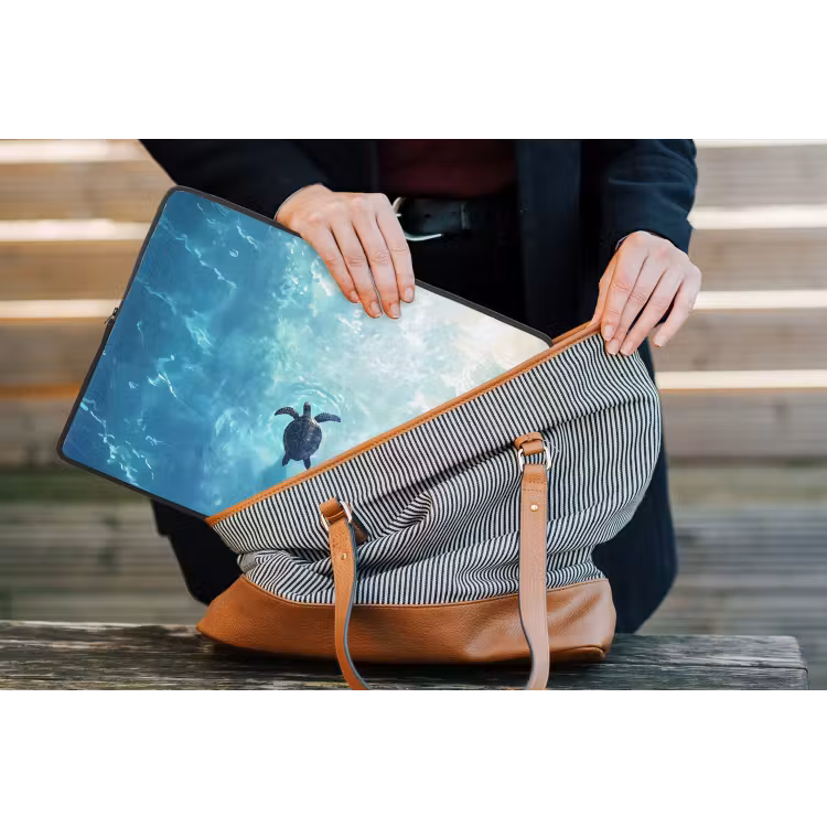 Schildpad - Zee - Blauw - Schittering laptophoes neopreen klein -tas
